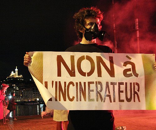 http://www.desobeir.net/images/Marseille090308-NonIncinerateur.JPG